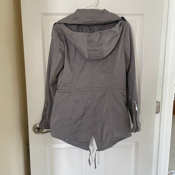 BCBGeneration Women’s Rain Jacket with Hidden Hood & Waist Tie | Size Small - Picture 2 of 5
